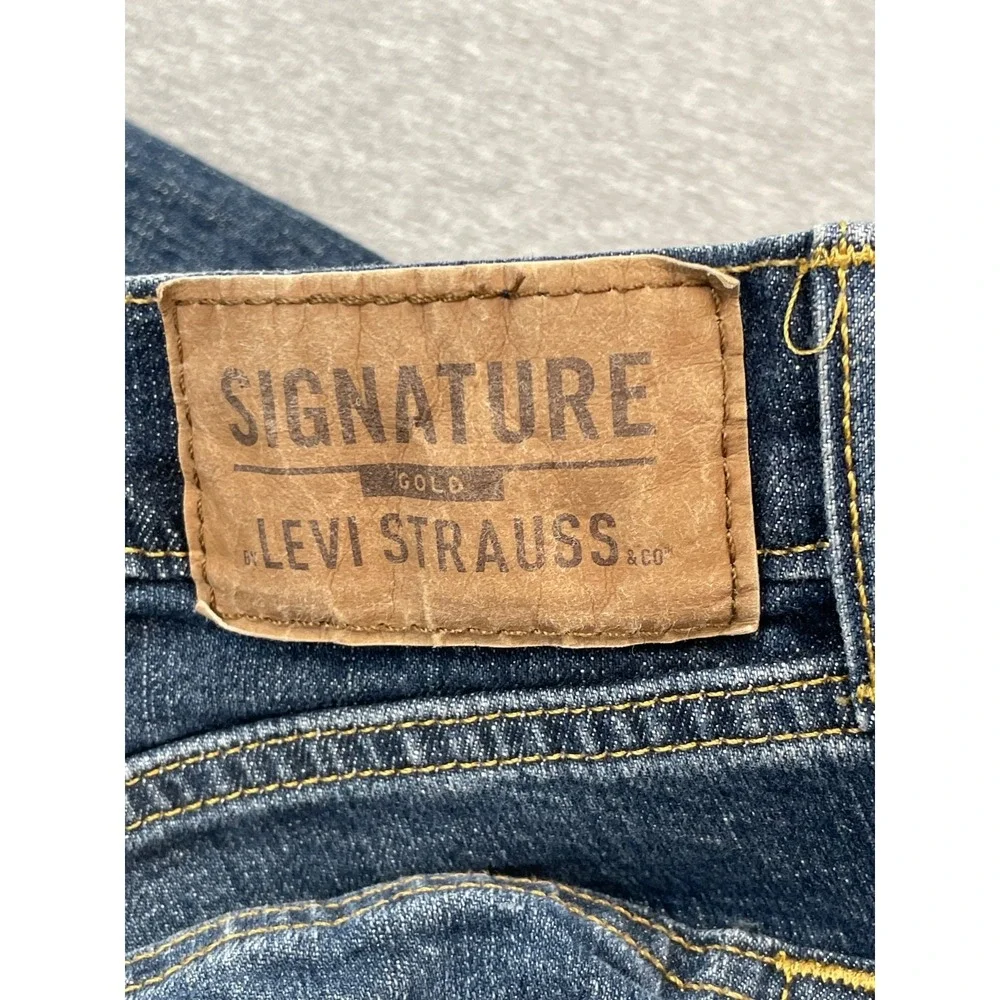 Levis Jeans Mens 38 x 30 Blue Cotton Blend Stretch Relaxed Straight Signature